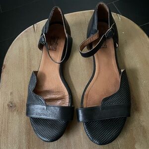 Miz Mooz Addison Sandals Ankle Strap Open Toe Black Leather